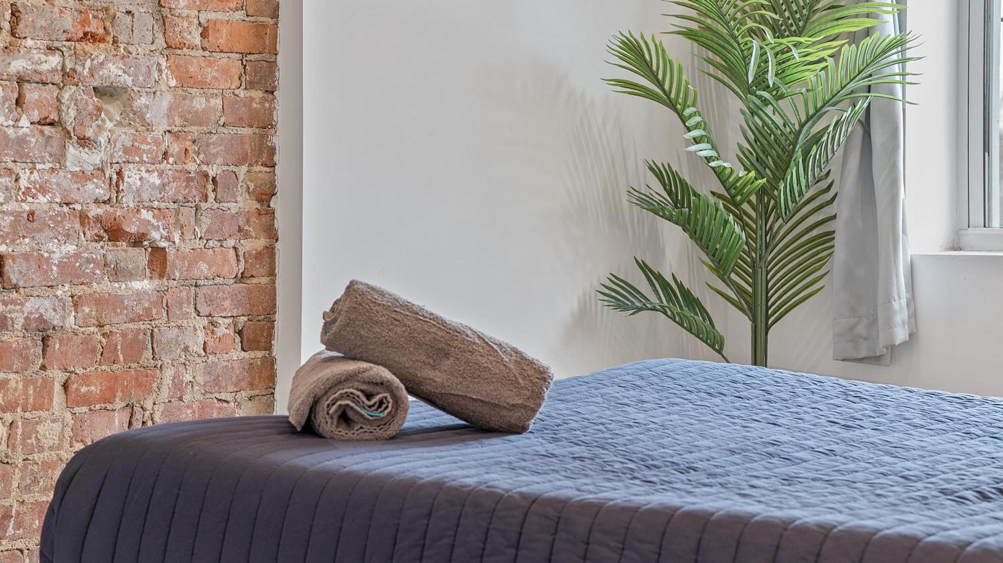 Chic Penthouse 15 Minutes From Nyc - Bus Stop At Doorstep Хобокен Экстерьер фото