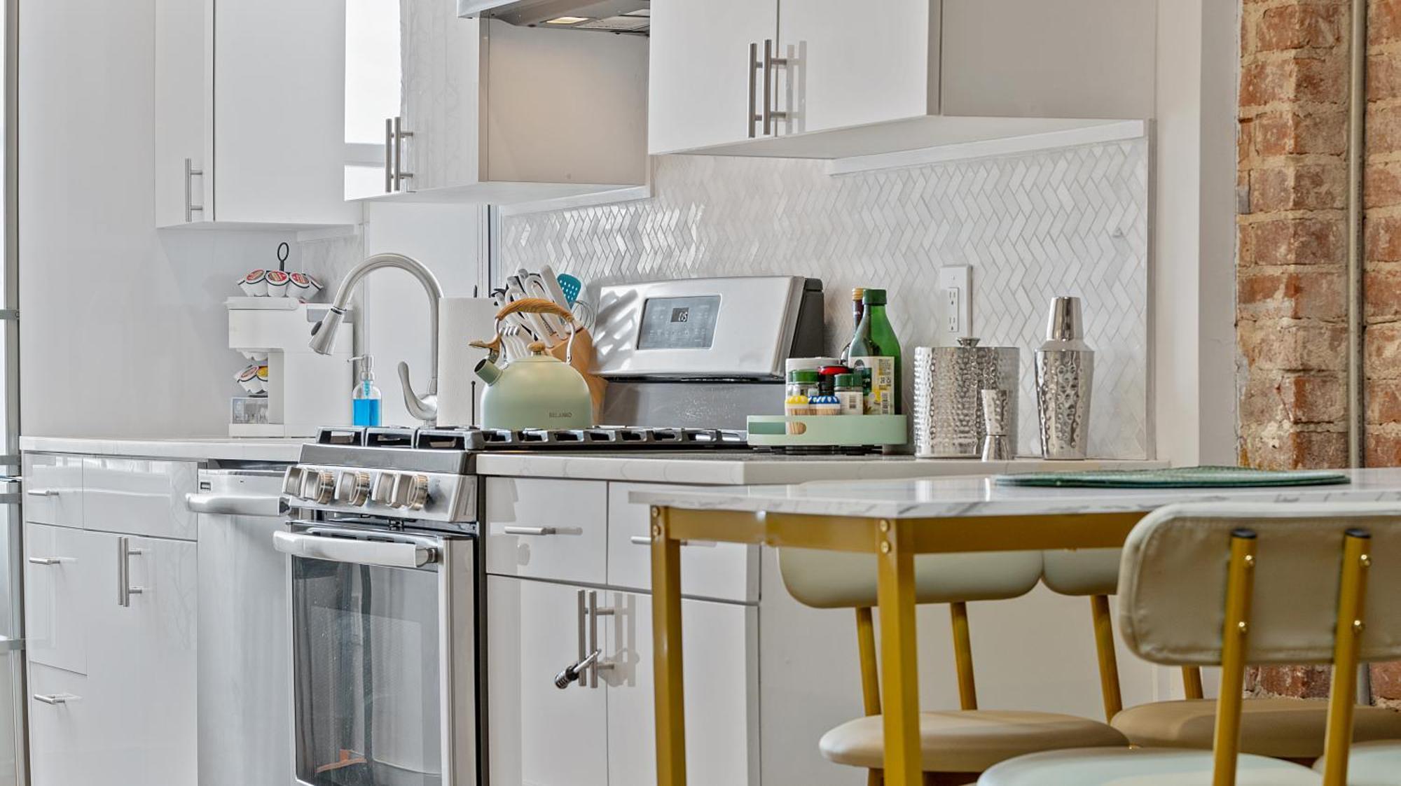 Chic Penthouse 15 Minutes From Nyc - Bus Stop At Doorstep Хобокен Экстерьер фото