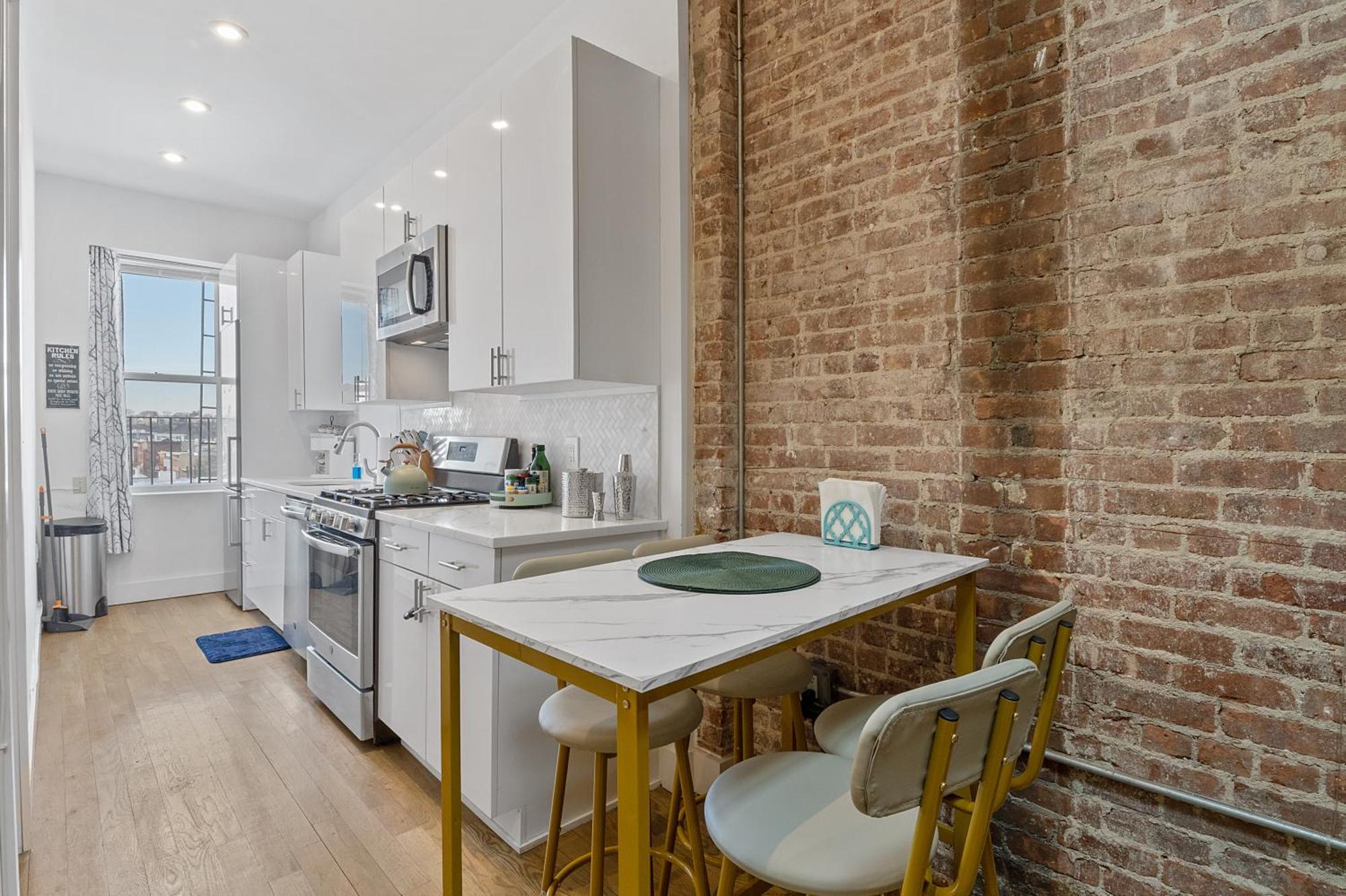 Chic Penthouse 15 Minutes From Nyc - Bus Stop At Doorstep Хобокен Экстерьер фото