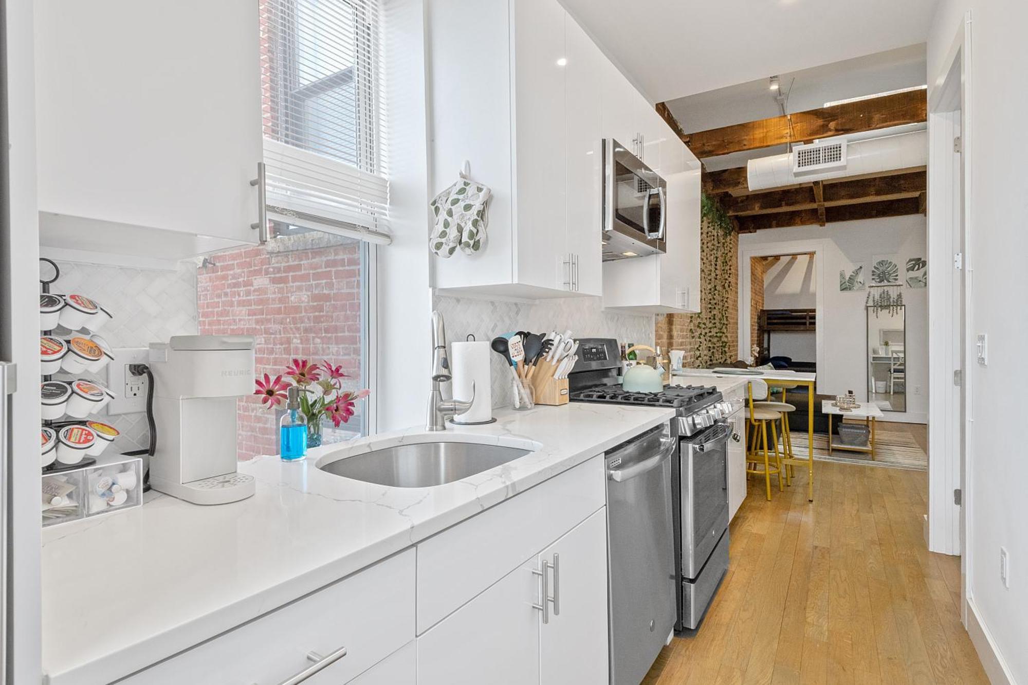 Chic Penthouse 15 Minutes From Nyc - Bus Stop At Doorstep Хобокен Экстерьер фото